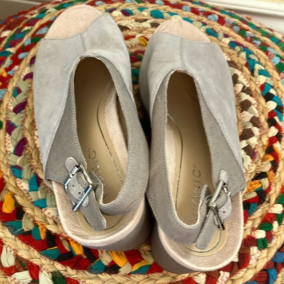 NWOT Vionic Trixie Light Gray Peep-Toe Slingback Shoes - Picture 7 of 8